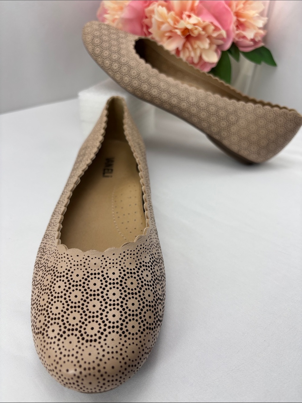 Van Eli Beige Laser-Cut Ballet Flats - Women's 8.5 Comfort Slip-Ons#761